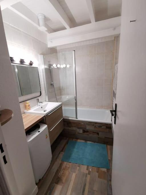 Les Pins Dans L'eau Apartment *